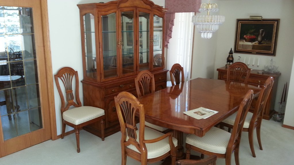 Thomasville Serenade Walnut 13 pc Dining Room Suite, Immaculate